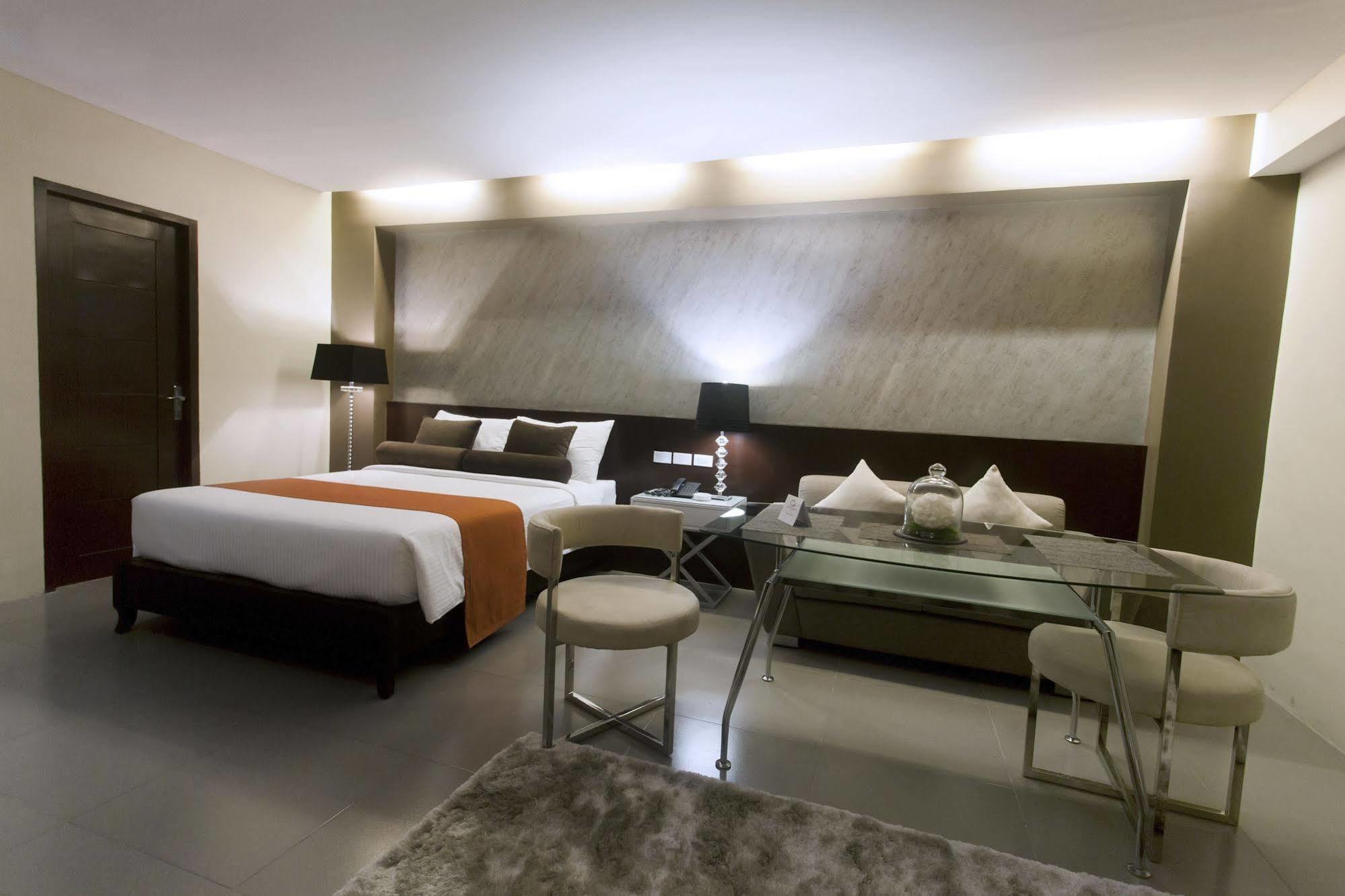 Grace Crown Hotel Angeles Eksteriør bilde